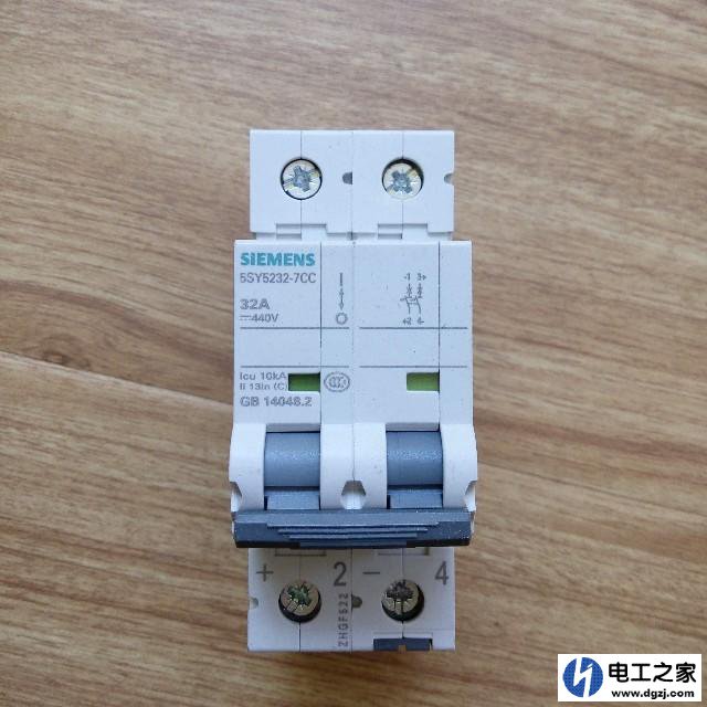 总线是三相电进户线是两相怎么接空开