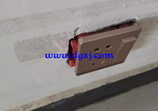 插座暗盒凸出了墙面如何修复